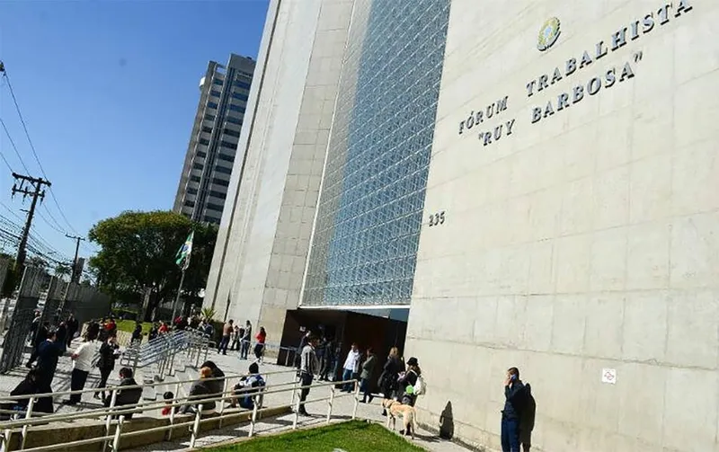 Imagem ilustrativa da imagem ‘TEM NOÇÃO DE QUEM SOU?’: MULHERES RELATAM ABORDAGENS DE JUIZ