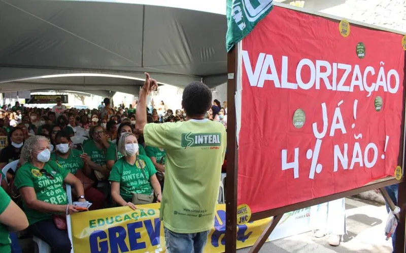 Imagem ilustrativa da imagem TRABALHADORES DA EDUCAÇÃO DE MACEIÓ ENCERRAM GREVE