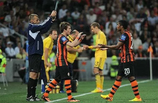 Jogo que abriu o principal campeonato ucraniano foi entre Shakhtar Donetsk e Metalist