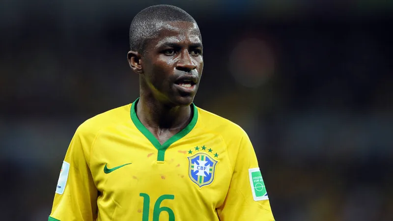 Ramires brilhou com a camisa do Cruzeiro e com a do Chelsea, fora do país, o que rendeu vaga na Seleção