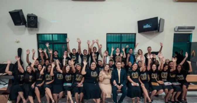 AD Vergel do Lago celebrou o 33º aniversário do departamento de adolescentes Louvor que Liberta