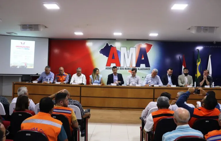 Imagem ilustrativa da imagem AMA REÚNE PREFEITOS E BANCADA PARA DISCUTIR RETORNO DA OPERAÇÃO PIPA