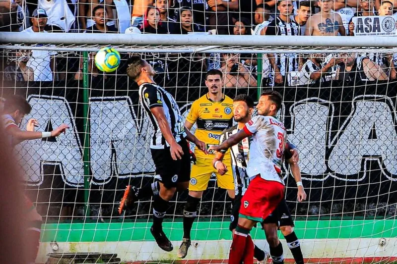 Goleiro Renan Rinaldi é mais um jogador a ter o contrato renovado com o Alvinegro para 2023