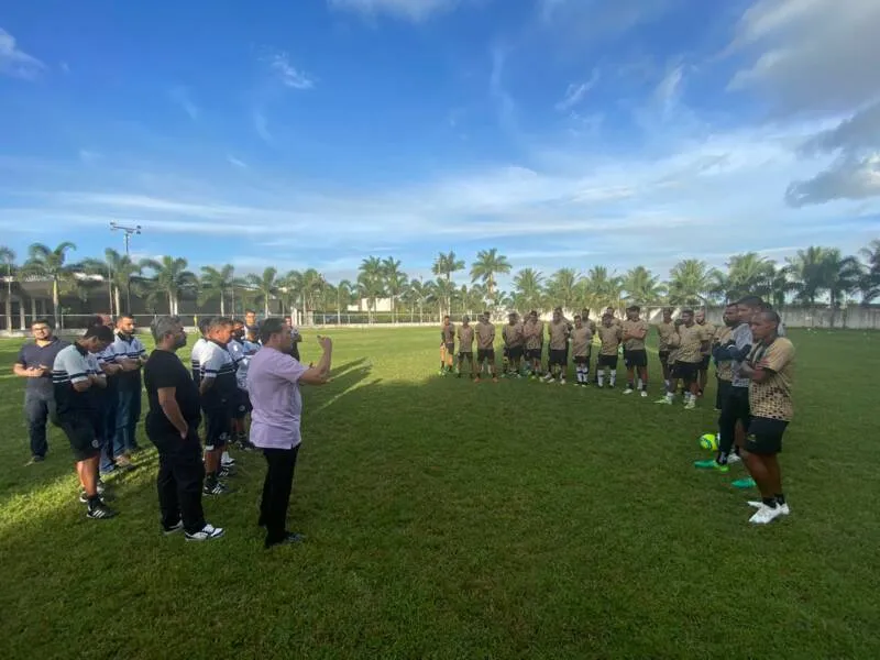Já no novo CT, jogadores do Alvinegro conversaram com Luxemburgo e o presidente Rogério Siqueira
