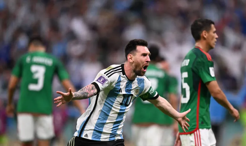 Companheiros de equipe no Paris Saint-Germain, Messi e Mbappé são as grandes estrelas de suas seleções, que buscarão o terceiro título da Copa do Mundo, neste domingo (18)