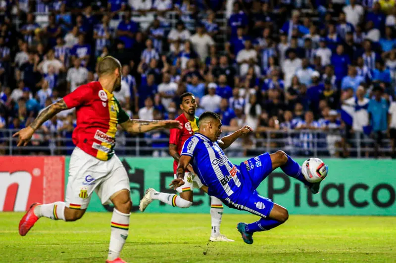 Azulão tenta quebrar boa sequência da Bolívia Querida dentro do Castelão para reagir na Copa do Nordeste