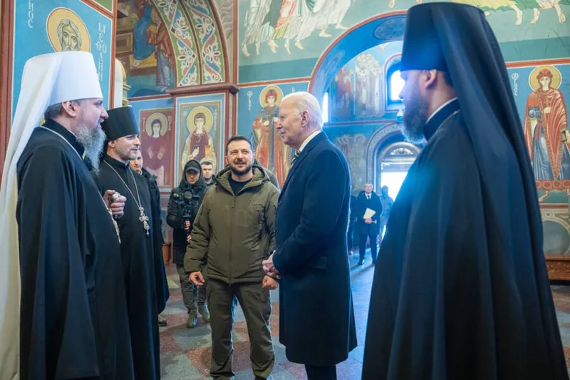 Imagem ilustrativa da imagem BIDEN FAZ VISITA SURPRESA A KIEV ÀS VÉSPERAS DO 1º ANO DA GUERRA