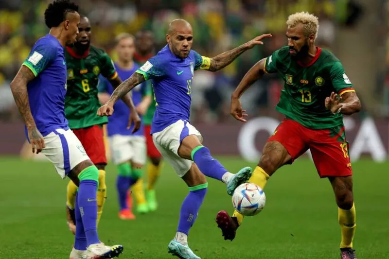 Seleção Brasileira teve grandes chances de abrir o placar, mas, no final, Camarões venceu
