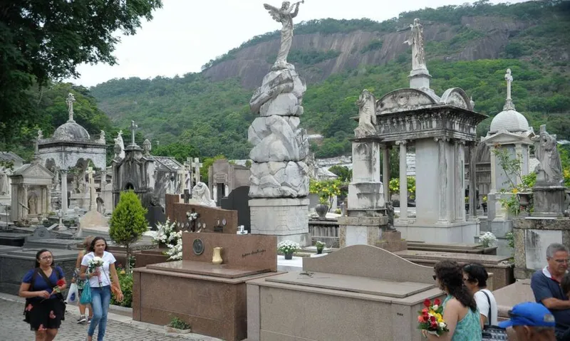 Em 2021, o número de mortes teve um salto e bateu recorde no Brasil, segundo o IBGE