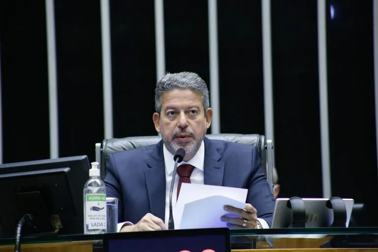 Imagem ilustrativa da imagem CÂMARA NÃO SERÁ ‘CERCADINHO NEM PALANQUE’, ADVERTE LIRA