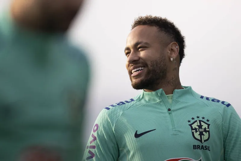 Neymar se juntou ao grupo da Seleção nessa segunda (14) e treinou nesta terça-feira (15)
