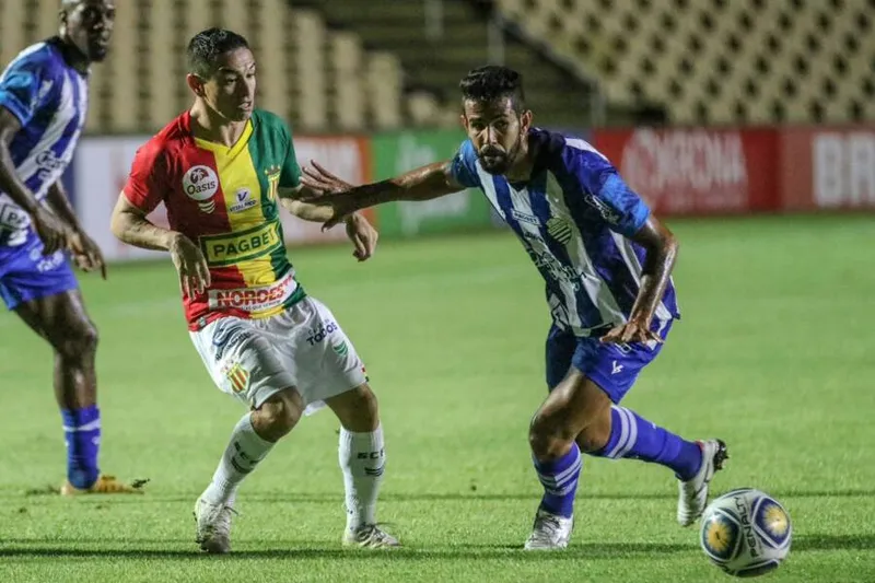 Azulão tomou um susto logo no primeiro tempo, mas teve força para buscar o empate na etapa final, pelo Nordestão