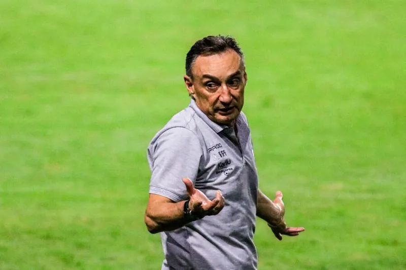 Experiente Roberto Fonseca, 60 anos, é o novo técnico do CSA para início da próxima temporada