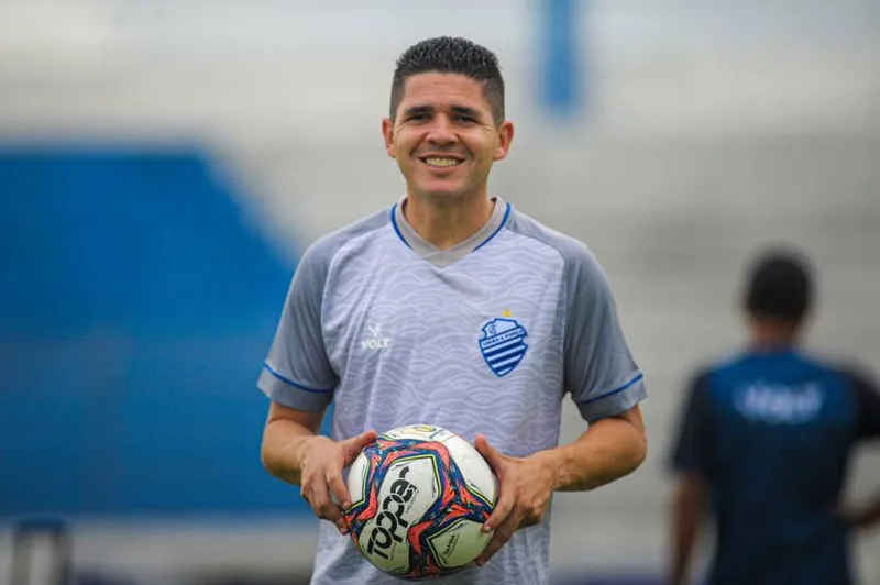 Lateral esquerdo Diego Renan teve o seu contrato renovado com o Azulão para 2023