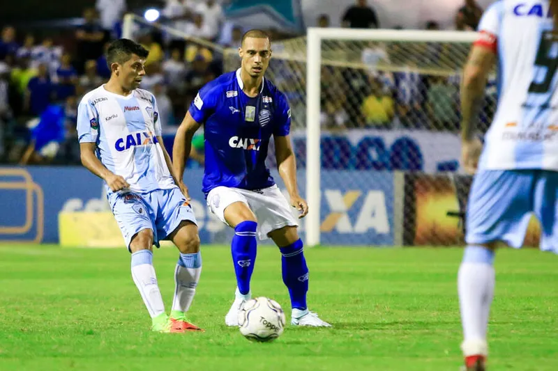 Lateral direito foi uma das estrelas do elenco azulino, que conquistou os acessos para a Série B e Série A