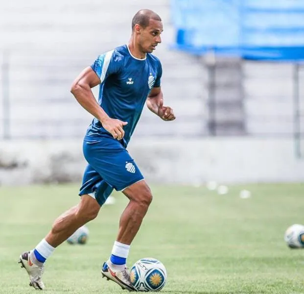 Azulão teve a volta do lateral direito Celsinho contra o Ferroviário, e jogador será relacionado para o jogo