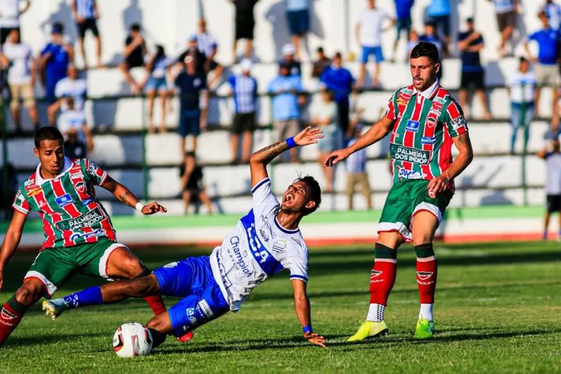 Nos sete primeiros jogos da temporada, Azulão acumulou duas derrotas, duas vitórias e três empates