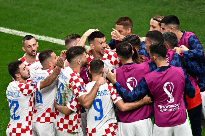 Croatas tomaram sustos no tempo regulamentar, mas conquistaram a sua classificação para as quartas de final