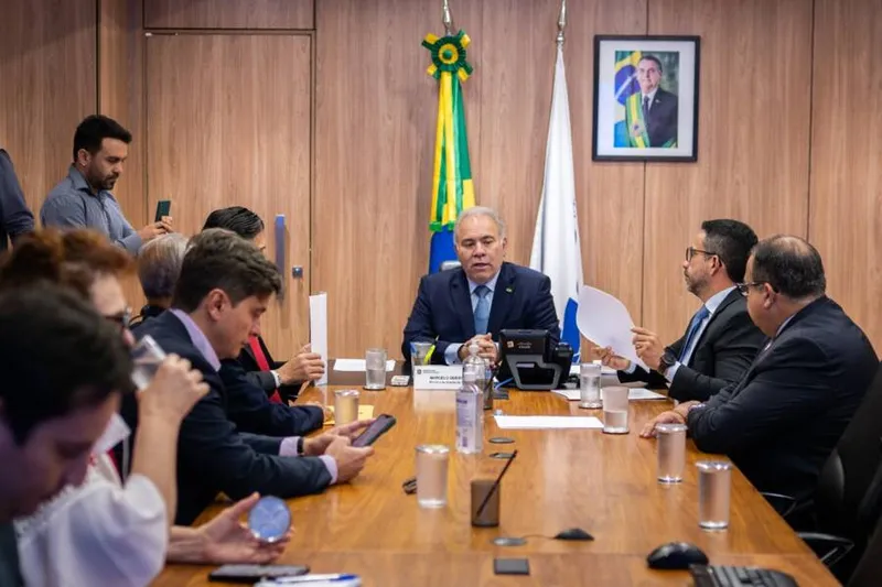Imagem ilustrativa da imagem DANTAS SE REÚNE COM QUEIROGA PARA CREDENCIAR HOSPITAIS E UPAs NO SUS