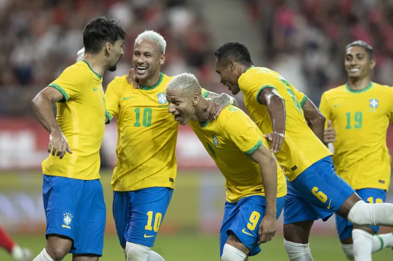 Com 5,5 toneladas na bagagem, Seleção Brasileira viaja para Turim neste sábado