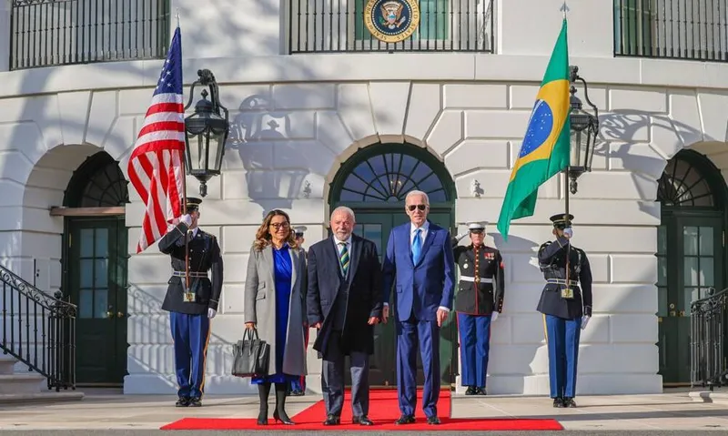 Imagem ilustrativa da imagem EM ENCONTRO, LULA AGRADECE A BIDEN POR DEFESA DA DEMOCRACIA