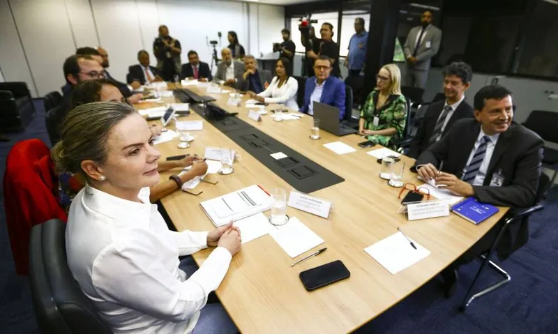 Imagem ilustrativa da imagem EQUIPE de LULA BUSCA ENTENDIMENTO SOBRE PRAZO, VIGÊNCIA E VALOR DA PEC
