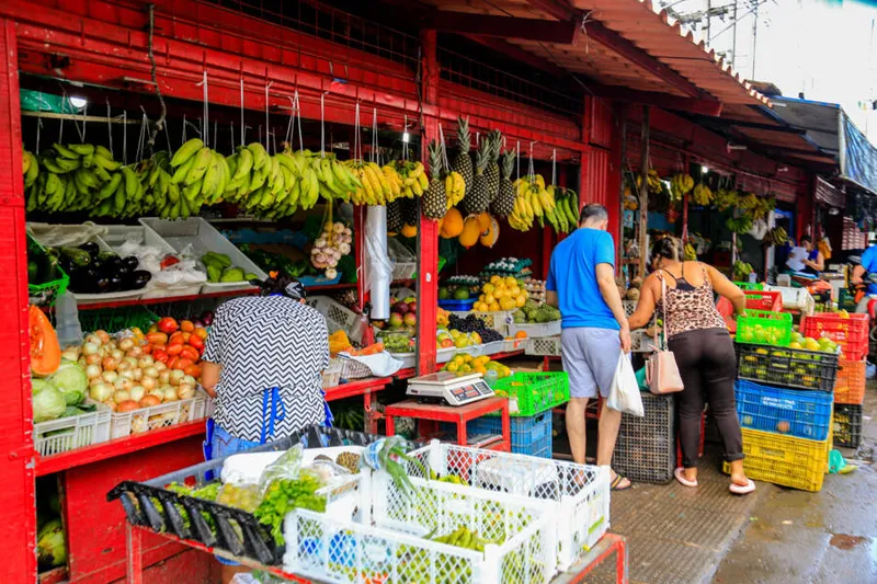 A pandemia do novo coronavírus prejudicou muitos comerciantes das feiras livres da capital alagoana