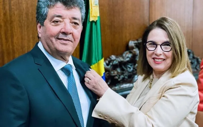 Imagem ilustrativa da imagem FERNANDO FARIAS DEFENDE UNIÃO DO PAÍS AO TOMAR POSSE NO SENADO