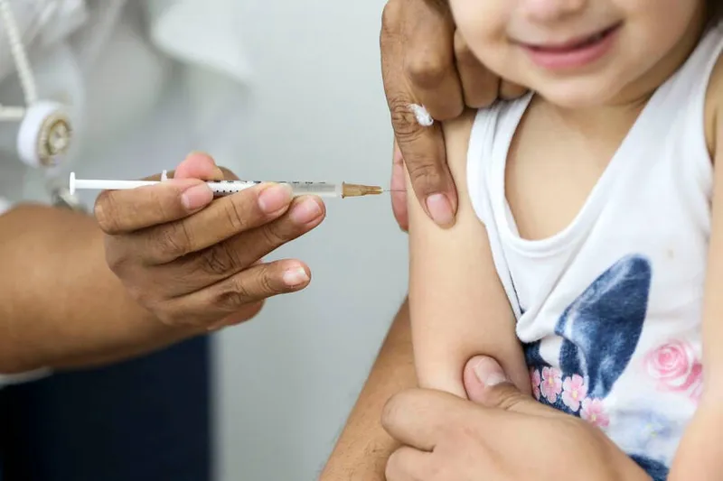 Ministério passou a recomendar uma dose de reforço da vacina da Pfizer contra a Covid-19 para crianças de 5 a 11 anos