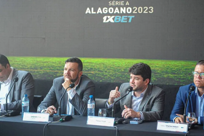 Felipe Feijó (dir) diz que FAF dá um passo importante para assegurar que o futebol alagoano cresça cada vez mais