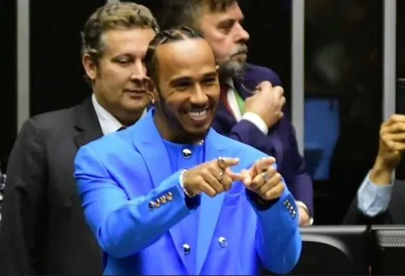 Heptacampeão do mundo, inglês Lewis Hamilton esteve presente na Câmara para receber honraria