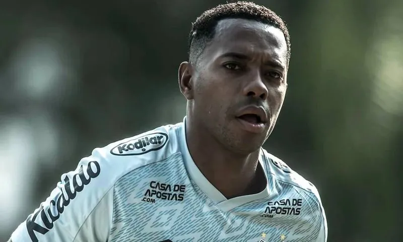 Ex-atacante do Santos e do Milan, Robinho segue livre da prisão, que deveria ser executada em solo italiano