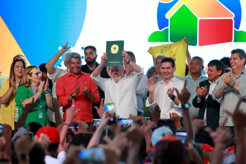 Imagem ilustrativa da imagem LULA ASSINA MP QUE RETOMA O PROGRAMA MINHA CASA, MINHA VIDA