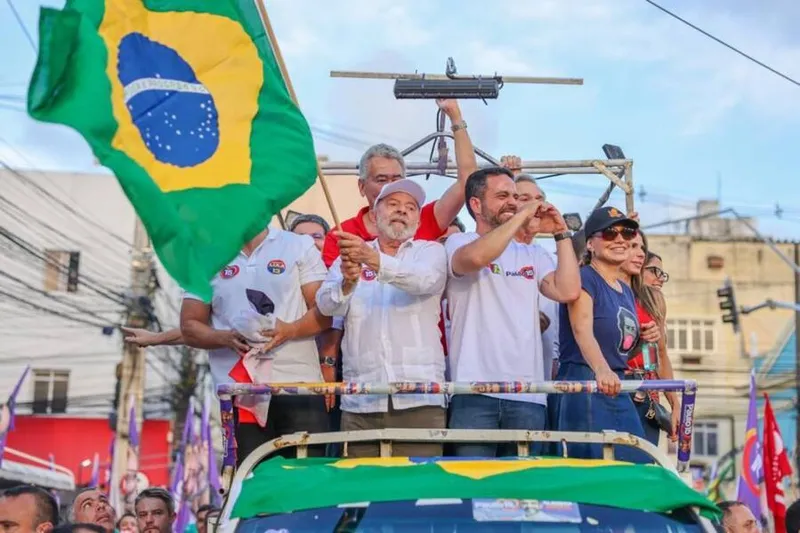 Imagem ilustrativa da imagem LULA FAZ ATO EM MACEIÓ E REFORÇA APOIO A PAULO: ‘TEM MINHA CONFIANÇA’