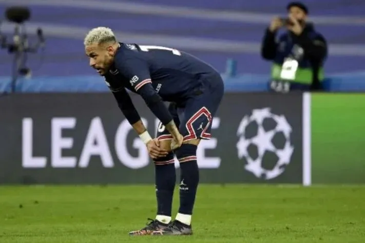 Neymar não deve mais jogar durante esta temporada europeia e a previsão máxima para o retorno é em julho