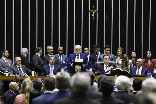Imagem ilustrativa da imagem Lula descarta revanche e prega ‘democracia para sempre’ no país
