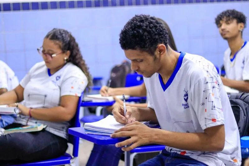 Imagem ilustrativa da imagem METADE DAS ESCOLAS JÁ É DE TEMPO INTEGRAL