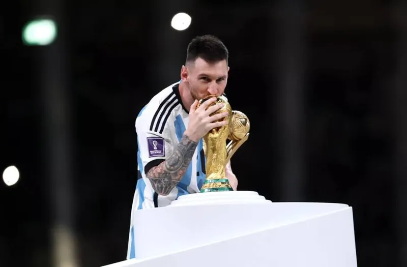 Eleito o melhor jogador da Copa do Mundo do Catar, Messi fez dois gols na grande final contra a França