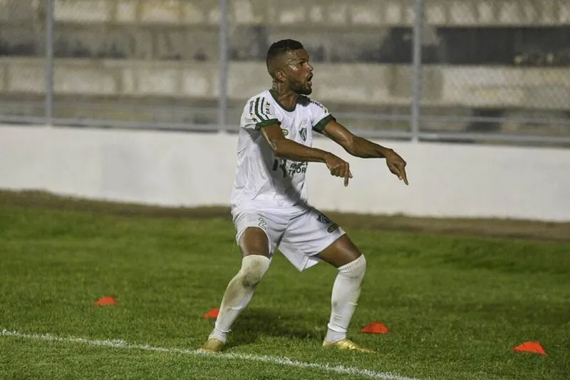 Com gol aos 48 minutos do 2º tempo, atacante Renato foi o grande herói do Verdão no triunfo sobre o Urso
