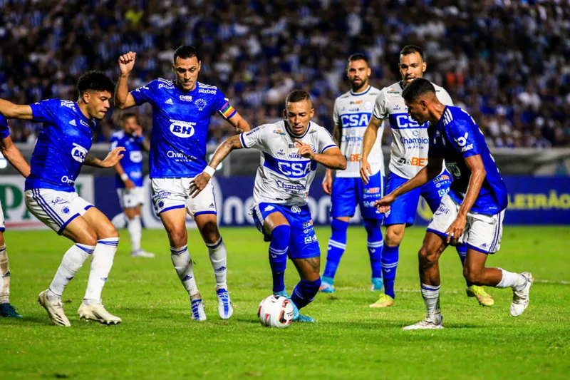 No primeiro turno, Raposa e Azulão acabaram empatando por 1 a 1, no Estádio Rei Pelé