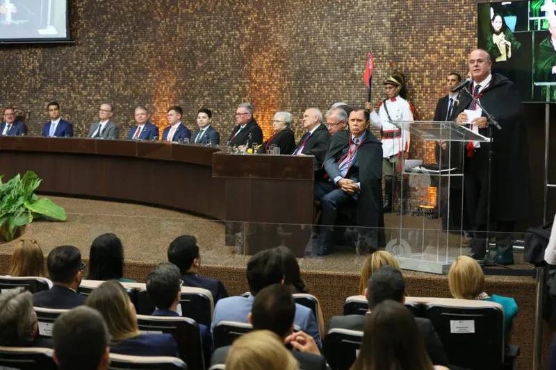 Imagem ilustrativa da imagem NOVA CÚPULA DIRETIVA DO TJ TOMA POSSE EM SESSÃO SOLENE