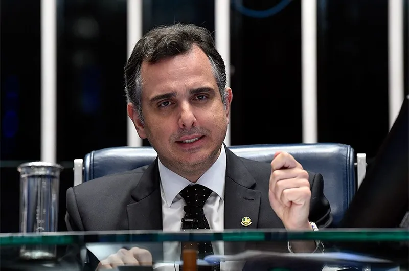 Imagem ilustrativa da imagem PACHECO INTENSIFICA CAMPANHA POR REELEIÇÃO; MARINHO BUSCA VIRAR VOTOS