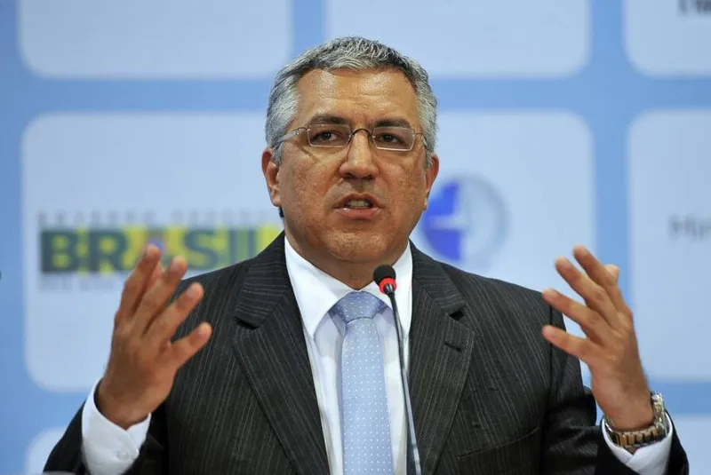 Imagem ilustrativa da imagem PADILHA GARANTE QUE GOVERNO NÃO DISCUTE MUDAR AUTONOMIA DO BC