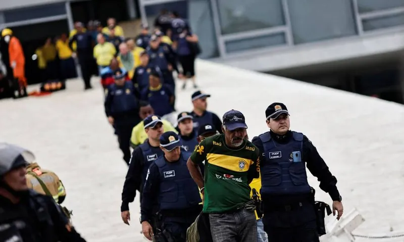 Imagem ilustrativa da imagem PF LIBERA IDOSOS E MÃES COM CRIANÇAS