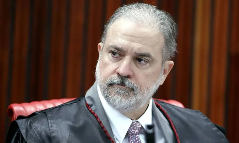 Imagem ilustrativa da imagem PGR PEDE QUE STF SUSPENDA RESOLUÇÃO SOBRE PODERES DO PRESIDENTE DO TSE