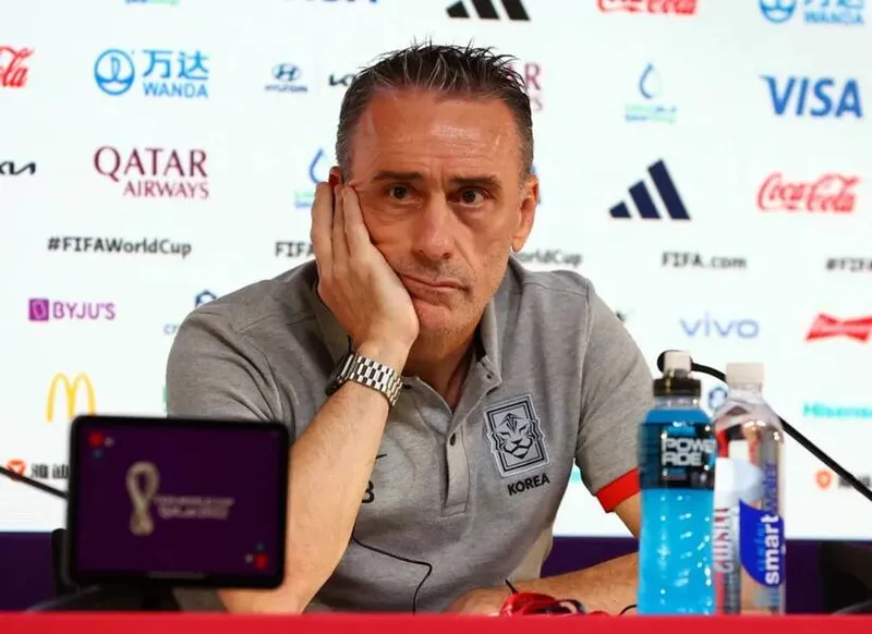 Técnico português, Paulo Bento pediu as contas após a triste eliminação da Coreia do Sul na Copa do Mundo