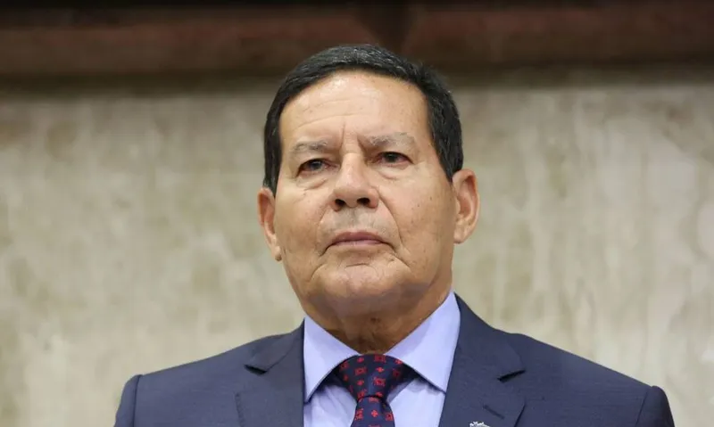 Imagem ilustrativa da imagem Proclamação da república: Mourão recebe comenda hoje em Alagoas