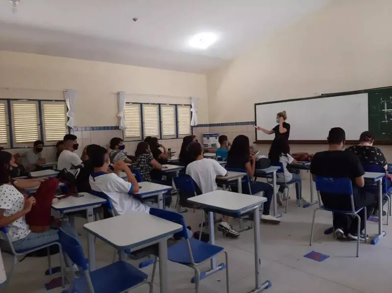 Imagem ilustrativa da imagem REDE PÚBLICA DE ENSINO CORRE PARA REDUZIR PREJUÍZOS TRAZIDOS PELA COVID