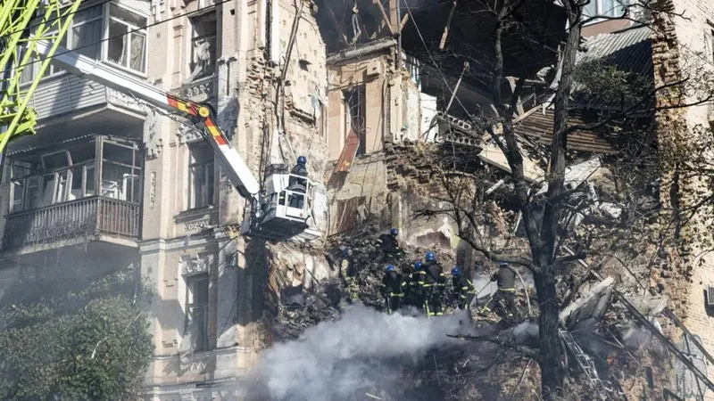 Imagem ilustrativa da imagem RÚSSIA LANÇA ATAQUE DE DRONE “KAMIKAZE” EM KIEV, PELO MENOS QUATRO MORREM