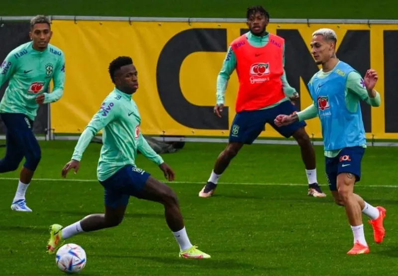 Jogadores do PSG não participaram do treinamento em campo, que contou com 14 atletas
